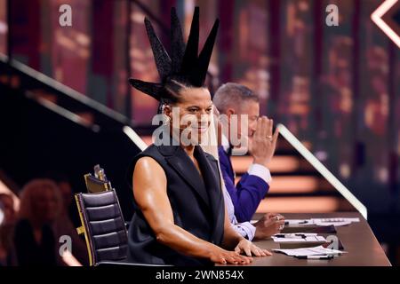 Die Juroren Jorge Gonzalez, Motsi Mabuse und Joachim Llambi bei der 17. Staffel der RTL-Tanzshow Let s Dance im MMC Coloneum. Köln, 23.02.2024 NRW Deutschland *** die Richter Jorge Gonzalez, Motsi Mabuse und Joachim Llambi bei der 17. Staffel der RTL Tanzshow Let s Dance im MMC Coloneum Köln, 23 02 2024 NRW Deutschland Copyright: XChristophxHardtx Stockfoto