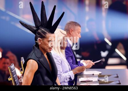 Die Juroren Jorge Gonzalez, Motsi Mabuse und Joachim Llambi bei der 17. Staffel der RTL-Tanzshow Let s Dance im MMC Coloneum. Köln, 23.02.2024 NRW Deutschland *** die Richter Jorge Gonzalez, Motsi Mabuse und Joachim Llambi bei der 17. Staffel der RTL Tanzshow Let s Dance im MMC Coloneum Köln, 23 02 2024 NRW Deutschland Copyright: XChristophxHardtx Stockfoto