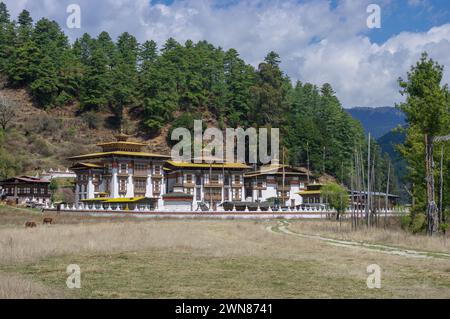 Malerischer Blick auf den alten Kurjey-Lhakhang-Tempelkomplex im Bumthang-Tal, Bhutan Stockfoto