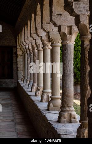 Kreuzgang der ehemaligen Kathedrale von San Vicente, Roda de Isábena, Isábena-Tal, Huesca, Spanien Stockfoto