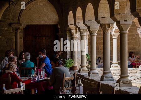 Kreuzgang der ehemaligen Kathedrale von San Vicente, Roda de Isábena, Isábena-Tal, Huesca, Spanien Stockfoto