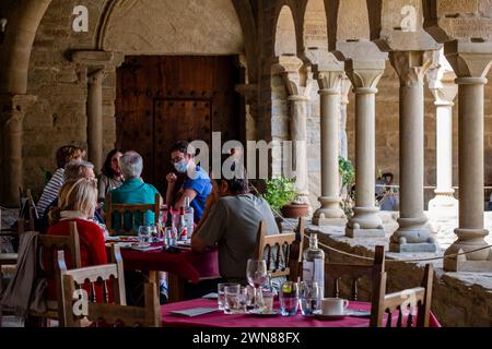 Kreuzgang der ehemaligen Kathedrale von San Vicente, Roda de Isábena, Isábena-Tal, Huesca, Spanien Stockfoto