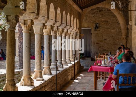 Kreuzgang der ehemaligen Kathedrale von San Vicente, Roda de Isábena, Isábena-Tal, Huesca, Spanien Stockfoto