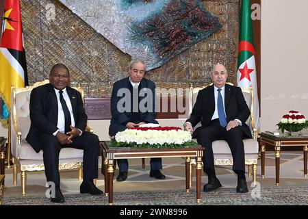 Der algerische Präsident Abdelmadjid Tebboune empfängt mosambikanischen Präsidenten Filipe Nyusi, in Algerien der algerische Präsident Abdelmadjid Tebboune empfängt mosambikanischen Präsidenten Filipe Nyusi am 29. Februar 2024 in Algerien. Foto: Büro des algerischen Vorsitzes Algerien Algerien Algerien 290224 Aljeria APO 020 Urheberrecht: XapaimagesxAlgerianxPresidencyxOfficexxapaimagesx Stockfoto