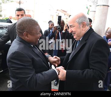 Der algerische Präsident Abdelmadjid Tebboune empfängt mosambikanischen Präsidenten Filipe Nyusi, in Algerien der algerische Präsident Abdelmadjid Tebboune empfängt mosambikanischen Präsidenten Filipe Nyusi am 29. Februar 2024 in Algerien. Foto: Büro des algerischen Vorsitzes Algerien Algerien Algerien 290224 Aljeria APO 036 Urheberrecht: XapaimagesxAlgerianxPresidencyxOfficexxapaimagesx Stockfoto