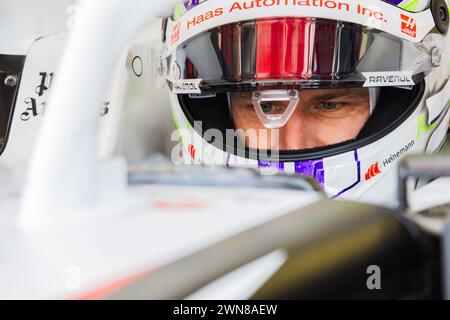 MANAMA, BAHRAIN, BAHRAIN International Circuit, 29.Feb.2024: Nico Hulkenberg aus Deutschland und MoneyGram Haas F1 Team während der Formel 1 Bahrain Grand PR Stockfoto