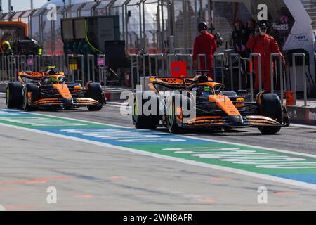 MANAMA, BAHRAIN, BAHRAIN International Circuit, 29.Feb.2024: Oscar Piastri und Lando Norris und McLaren F1 Team während des Formel-1-Grand Prix von Bahrain Stockfoto