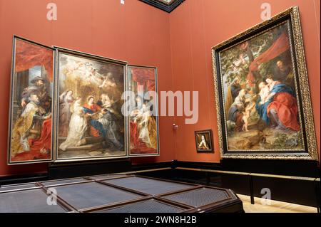 Wien, Österreich. Die Bildergalerie des Kunsthistorischen Museums Wien (KHM). Peter Paul Rubens, Ildefonso-Altar: Maria erscheint dem Heiligen Ildefonso (Mittelteil), Erzherzog Albert VII. (Linker Innenflügel) und Infantin Isabella Clara Eugenia (rechter Innenflügel), beide mit ihren Schutzheiligen Stockfoto