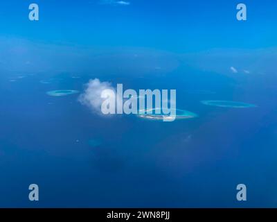 Blick aus der Vogelperspektive auf das Paradies der Malediven Stockfoto