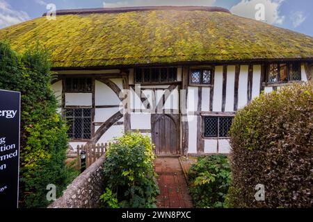 Alfriston Clergy House in Alfriston, einem hübschen historischen Dorf im Bezirk Wealden in East Sussex, dem ersten Gebäude des National Trust im Jahr 1896 Stockfoto