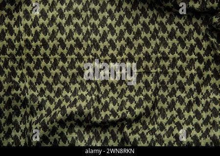 Keffieh Schal. Die Textur des traditionellen Baumwoll-symbolischen arabischen Schals. Khaki Hintergrund. Stockfoto