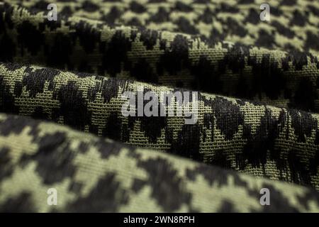 Keffieh Schal. Die Textur des traditionellen Baumwoll-symbolischen arabischen Schals. Khaki Hintergrund. Stockfoto