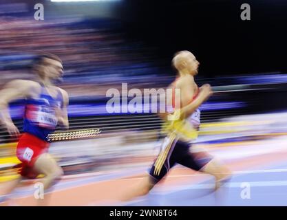 Birmingham, England 17. Februar 2024 Microplus UK Athletics Championships @ the Utilita Arena - Birmingham Saturday die Championships werden auch als offizielle Trial-Veranstaltung für Athleten dienen, um ihren Platz bei den Leichtathletik-Hallenweltmeisterschaften im März 2024 in Glasgow zu buchen. 800 m langer Läufer Callum Dodds (R) GED Noonan/Alamy Stockfoto