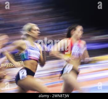 Birmingham, England 17. Februar 2024 Microplus UK Athletics Championships @ the Utilita Arena - Birmingham Saturday die Championships werden auch als offizielle Trial-Veranstaltung für Athleten dienen, um ihren Platz bei den Leichtathletik-Hallenweltmeisterschaften im März 2024 in Glasgow zu buchen. Isabelle BOFFEY (R) 800 m führt die 800 m langen Läufe GED Noonan/Alamy an Stockfoto