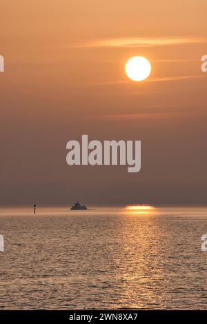 Bodensee, Sonnenuntergang bei Friedrichshafen *** Bodensee, Sonnenuntergang bei Friedrichshafen Stockfoto