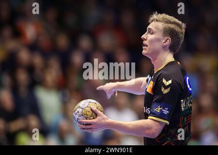 Magdeburg, Deutschland. Februar 2024. Handball: Champions League, SC Magdeburg - FC Barcelona, Gruppenphase, Gruppe B, Spieltag 13, GETEC Arena. Magdeburgs Gisli Kristjansson gestikuliert. Quelle: Ronny Hartmann/dpa/Alamy Live News Stockfoto