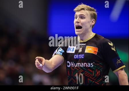 Magdeburg, Deutschland. Februar 2024. Handball: Champions League, SC Magdeburg - FC Barcelona, Gruppenphase, Gruppe B, Spieltag 13, GETEC Arena. Magdeburgs Gisli Kristjansson gestikuliert. Quelle: Ronny Hartmann/dpa/Alamy Live News Stockfoto