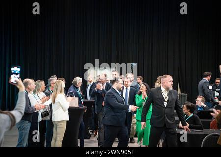 CDU-Grundsatzprogrammkonferenzen Motto Grundsätzlich CDU die Deutschlandtour 2024 Konferenz in Chemnitz, Sachsen Parteivorsitzender Friedrich Merz bei seiner Ankunft im Veranstaltungssaal mit Michael Kretschmer, Ministerpräsident SachsenCDU-Grundsatzprogrammkonferenzen Motto Grundsätzlich CDU die Deutschlandtour 2024 Konferenz in Chemnitz, Sachsen Parteivorsitzender Friedrich Merz bei seiner Ankunft im Veranstaltungssaal mit Michael Kretschmer, Ministerpräsident Sa, Chemnitz Sachsen Deutschland HCC Hannover Congress Centrum *** CDU Grundprogramm Konferenzen Motto Grundlagen CDU das Deutschland bis Stockfoto