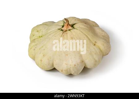 Pattypischer Kürbis mit runder und flacher Form und gewellten Kanten auf weißem Hintergrund Stockfoto