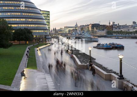 Großbritannien, London, der Weg der Königin und das Rathaus Gebäude. Stockfoto