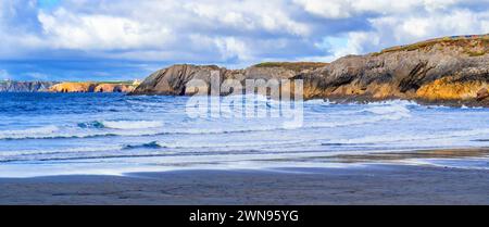 Meereslandschaft vom Strand von Arnao, Rocky Coast, Arnao, Castrillón Council, Kantabrisches Meer, Principado de Asturias, Spanien, Europa Stockfoto