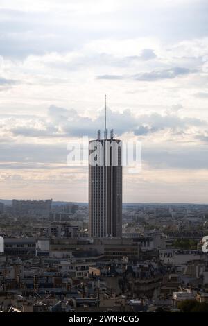 Ein Blick aus der Vogelperspektive auf die Skyline von Paris mit dem Hyatt Regency Paris Etoile Stockfoto