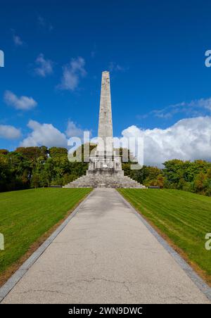 Der Ross Monument Granitobelisk in Rostrevor, County Down, Nordirland. Stockfoto