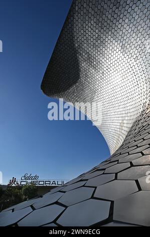 Das Museo Soumaya Kunstmuseum, das von dem Milliardär Calos Slim im Polanco-Viertel von Mexiko-Stadt erbaut wurde Stockfoto