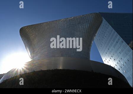 Das Museo Soumaya Kunstmuseum, das von dem Milliardär Calos Slim im Polanco-Viertel von Mexiko-Stadt erbaut wurde Stockfoto