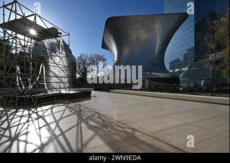 Das Museo Soumaya Kunstmuseum, das von dem Milliardär Calos Slim im Polanco-Viertel von Mexiko-Stadt erbaut wurde Stockfoto