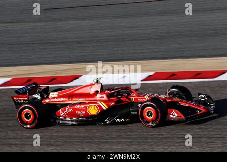 Sakhir, Bahrain. März 2024. Carlos Sainz Jr (ESP) Ferrari SF-24. 01.03.2024. Formel-1-Weltmeisterschaft, Rd 1, Grand Prix Von Bahrain, Sakhir, Bahrain, Qualifizierender Tag. Das Foto sollte lauten: XPB/Alamy Live News. Stockfoto