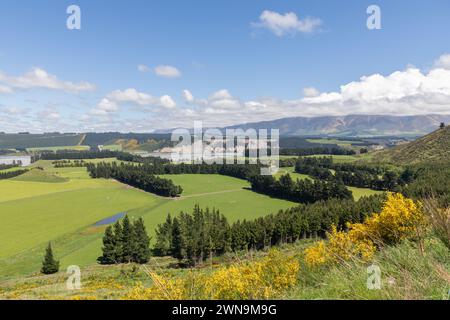 Blick auf die Rakaia-Schlucht und den Fluss auf der Südinsel Neuseelands, von Windwhistle aus, auf der Inland Scenic Route 72. Stockfoto