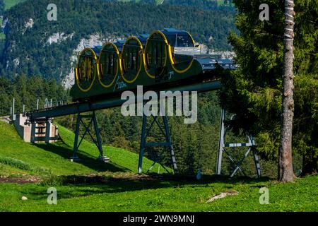 Die Standseilbahn Schwyz–Stoos ist die steilste Standseilbahn der Welt, die Schweiz. Stockfoto