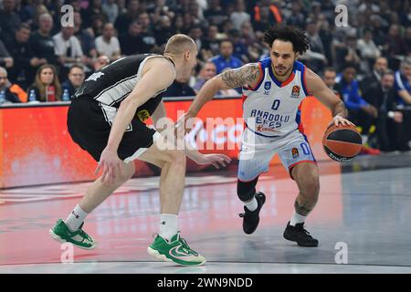 Belgrad, Serbien, 29. Februar 2023. Shane Larkin von Anadolu Efes Istanbul in Aktion während des Spiels der Turkish Airlines EuroLeague 2023/2024, Runde 27 zwischen Partizan Mozzart und Anadolu Efes Istanbul in der stark Arena in Belgrad, Serbien. Februar 2023. Quelle: Nikola Krstic/Alamy Stockfoto