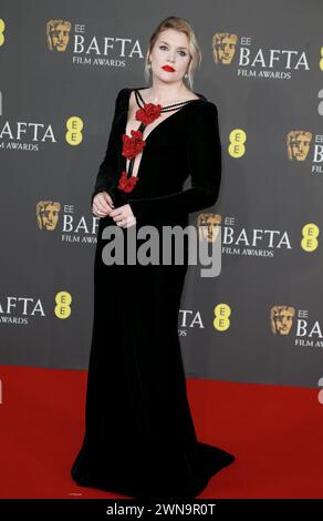 Emerald Fennell nimmt 2024 an den EE BAFTA Film Awards in der Royal Festival Hall in London Teil. Stockfoto