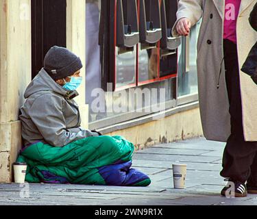 Glasgow, Schottland, Großbritannien. 1. März 2024: Wetter in Großbritannien: Sonniger Tag sah Einheimische und Touristen auf der buchanan Street, der Einkaufshauptstadt und der Stilmeile schottlands. Credit Gerard Ferry/Alamy Live News Stockfoto