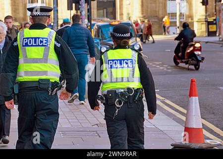 Glasgow, Schottland, Großbritannien. 1. März 2024: Wetter in Großbritannien: Sonniger Tag sah Einheimische und Touristen auf der buchanan Street, der Einkaufshauptstadt und der Stilmeile schottlands. Credit Gerard Ferry/Alamy Live News Stockfoto