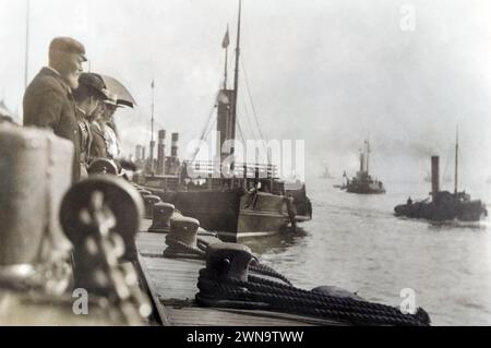 1899 kolouriertes historisches Foto des Ausflugsdampfers von Conwy nach Liverpool bei Ankunft in Liverpool Stockfoto