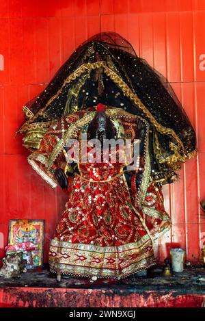 Februar 14T2024, Uttarakhand Indien. Dekorierte Göttin Kali Skulptur: Jwalpa Devi Tempel Hindu Schrein Stockfoto