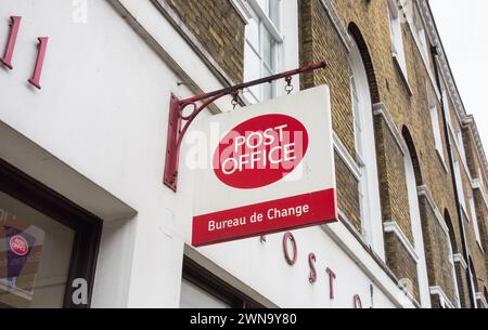 Nahaufnahme der Baker Street Post Office und Bureau de Change Beschilderung. London, England, Großbritannien Stockfoto