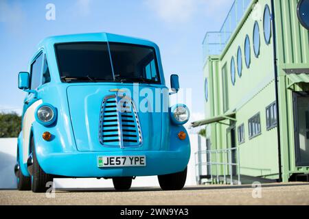 26/10/21 Morris Commercial’ Vorserienprototypen eines elektrischen je-Transporters im Entwicklungszentrum des Unternehmens in Hinton-on-the-Green, Worcestershire. F Stockfoto