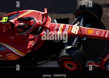 Sakhir, Bahrain. März 2024. Carlos Sainz Jr (ESP) Ferrari SF-24. Formel-1-Weltmeisterschaft, Rd 1, großer Preis von Bahrain, Freitag, 1. März 2024. Sakhir, Bahrain. Quelle: James Moy/Alamy Live News Stockfoto