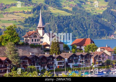 Panorama mit Thunersee im Schweizer Kanton Bern, Spiez, Schweiz. Stockfoto