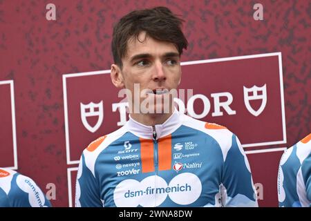 Siena, Italien. März 2024. Französisch Romain Bardet vom Team DSM-Firmenich PostNL, dargestellt während der Teampräsentationen vor dem eintägigen Radrennen Strade Bianche von und nach Siena, Italien, Freitag, den 1. März 2024. BELGA FOTO DIRK WAEM Credit: Belga News Agency/Alamy Live News Stockfoto