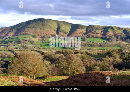 Malerischer Blick auf die Shropshire Hills in Großbritannien mit Caer Caradoc Stockfoto