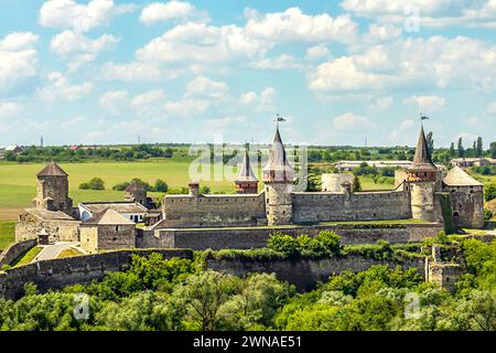 Das alte Schloss Kamyanez-Podilsky befindet sich in der historischen Stadt Kamyanez-Podilsky, Ukraine. Stockfoto