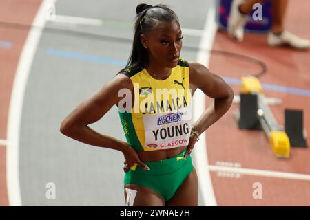 Glasgow, Großbritannien. März 2024. Emirates Arena, Glasgow, Schottland - Freitag, 1. März: Cherokee Young (JAM) vor der 400 Meter langen Frauenwärmehitze während der Leichtathletik-Hallenweltmeisterschaften Glasgow 2024 in der Emirates Arena am Freitag, 1. März 2024 (Claire Jeffrey/SPP) Credit: SPP Sport Press Photo. /Alamy Live News Stockfoto