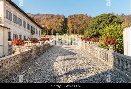 Gärten der alten Villa Della Porta Bozzolo in Casalzuigno in der Provinz Varese, Lombardei, Italien Stockfoto