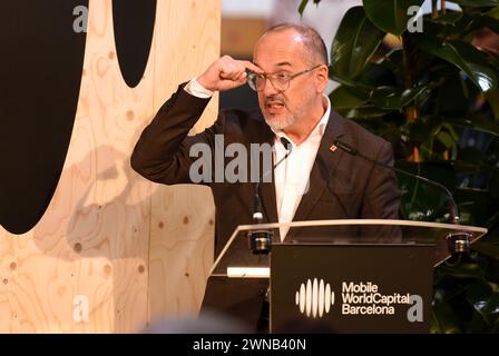 Der Minister für soziale Rechte der katalanischen Regierung Carles Campuzano spricht während des Mobile World Congress 2024 in Hospitalet de Llobregat. Der Minister für soziale Rechte der katalanischen Regierung Carles Campuzano besucht den Mobile World Congress und verteidigt künstliche Intelligenz als Verbündeter für die soziale Integration der am stärksten benachteiligten Menschen. Stockfoto