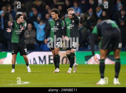 Coventry City's Callum O'Hare, Joel Latibeaudiere und Josh Eccles reagieren, nachdem sie West Bromwich Albion während des Sky Bet Championship Matches in der Coventry Building Society Arena, Coventry, ein zweites Tor zugestanden haben. Bilddatum: Freitag, 1. März 2024. Stockfoto